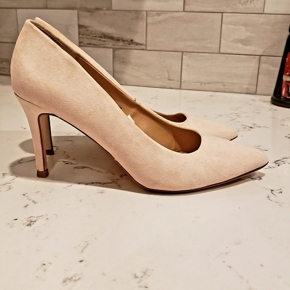 Heels - Picture 4 of 5